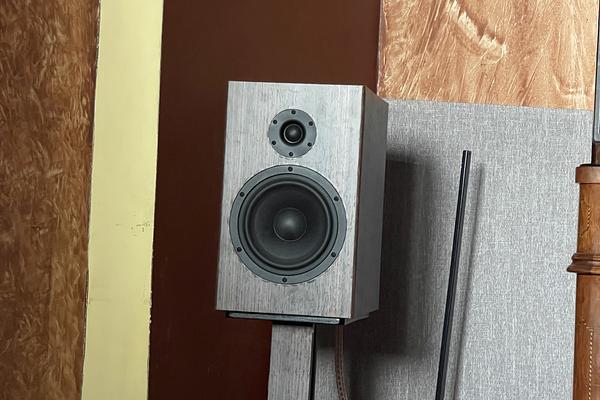 My not so good looking listening room - Photo 5