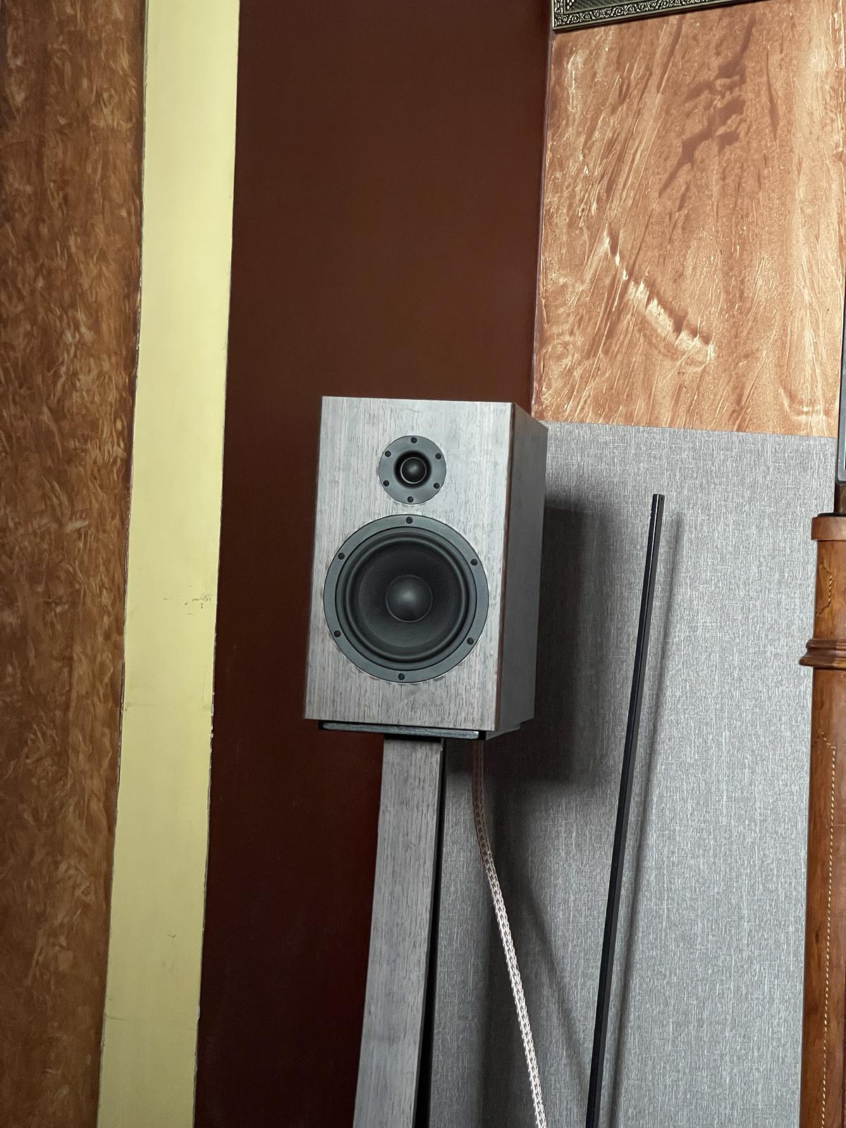 My not so good looking listening room - Photo 5