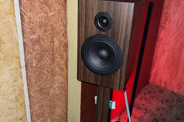My not so good looking listening room - Photo 6
