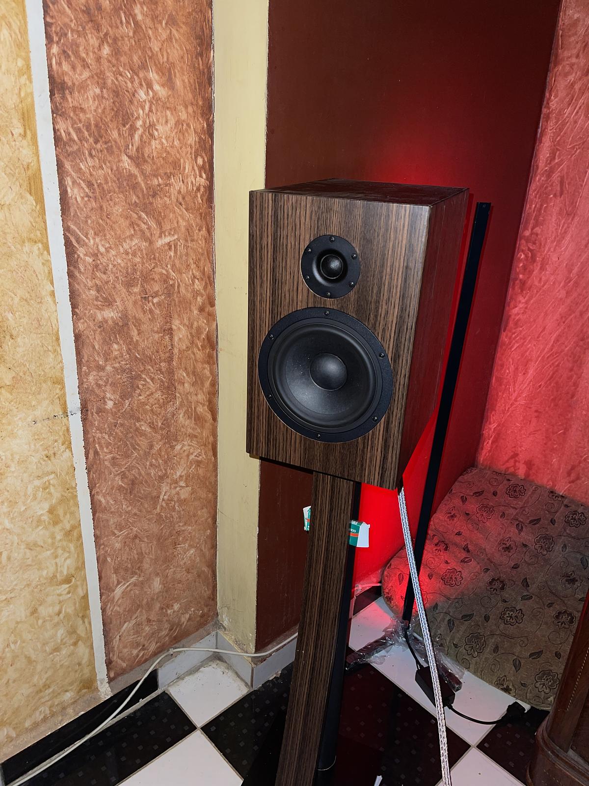 My not so good looking listening room - Photo 6