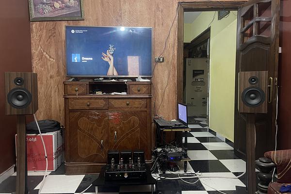 My not so good looking listening room - Photo 4