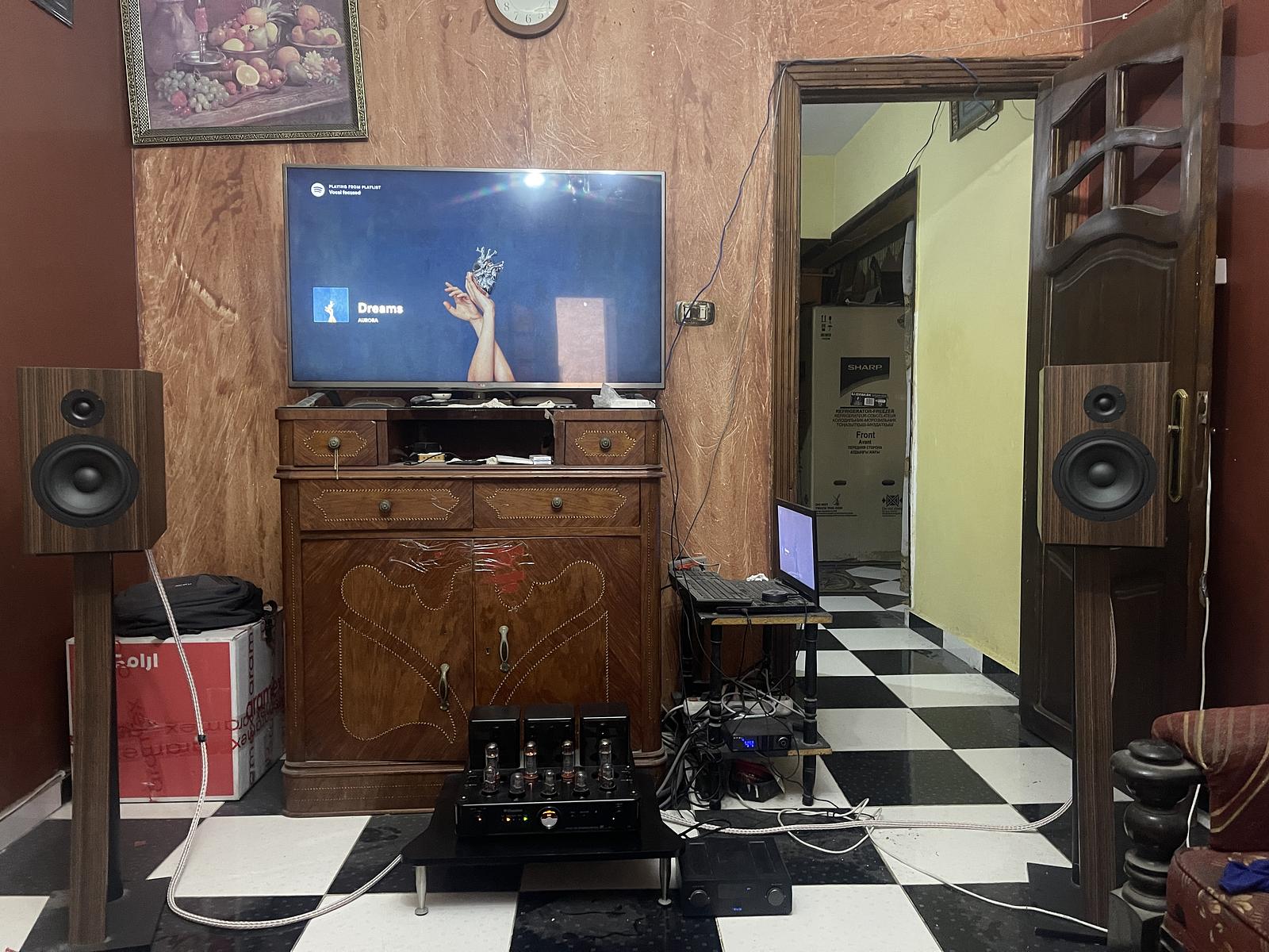 My not so good looking listening room - Photo 4